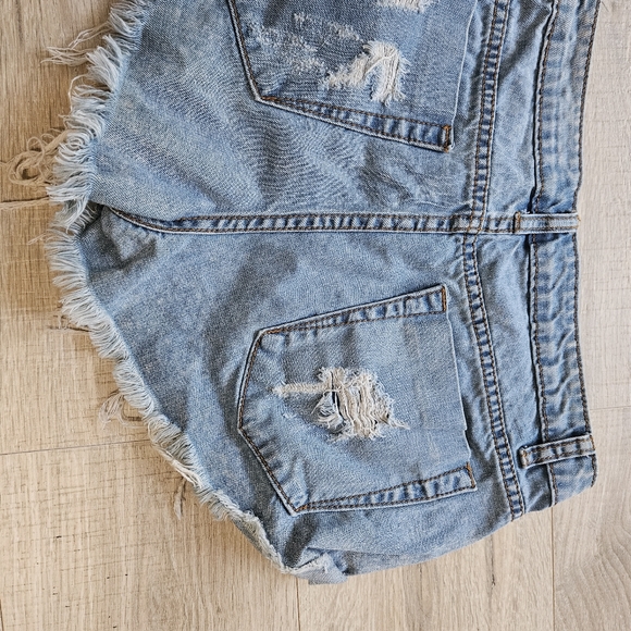 Signature Eight Denim Beachy Destroyed Distressed Hot Shorts Med - Picture 9 of 10